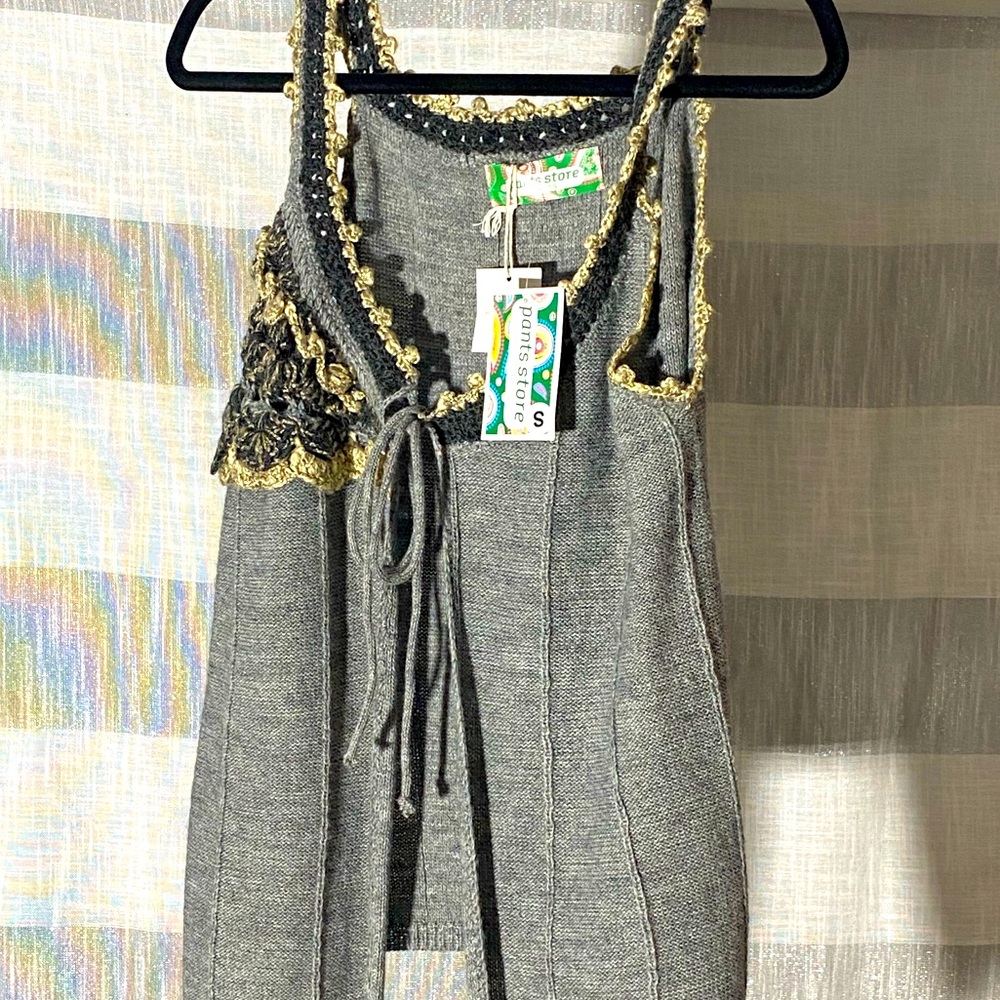 New very unique crocheted tank sleeved sweater gray with gorgeous detail size S
